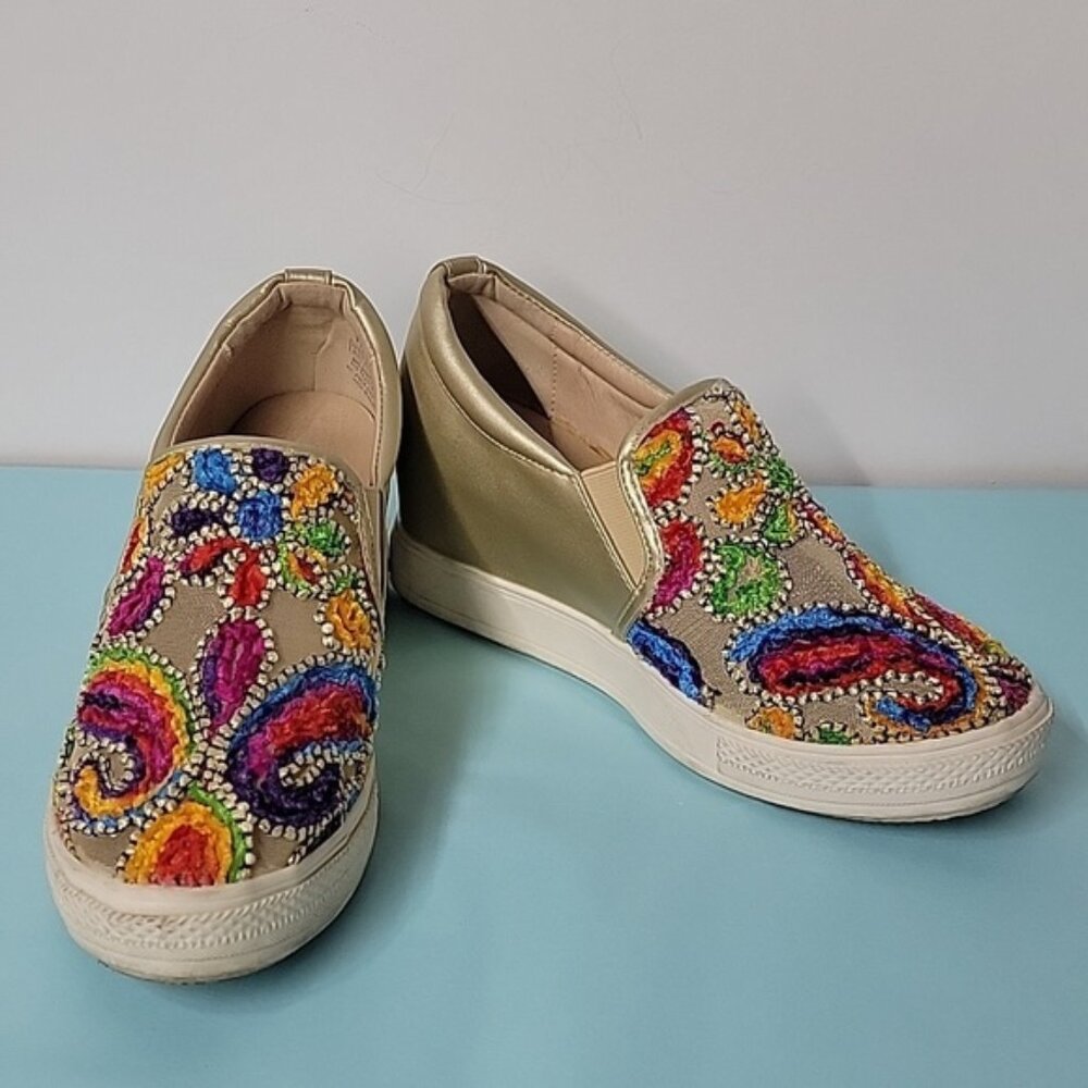 Wanted Colorful Embroidered Floral Wedge Slip On Shoes Size 8.5